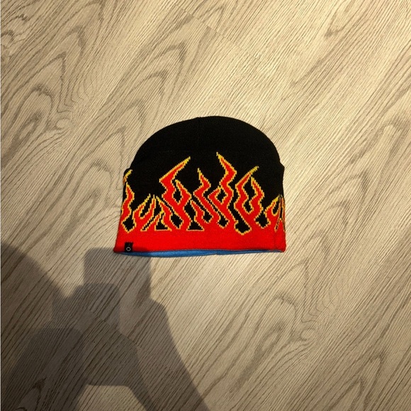 Reversible flame beanie - Picture 2 of 2